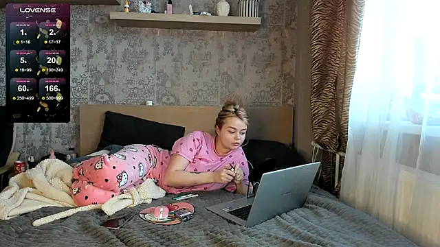 Snapshot of purebeautie13 chatting on December 30, 2024, 10:43 am purebeautie13 online show from December 30, 2024, 10:43 am