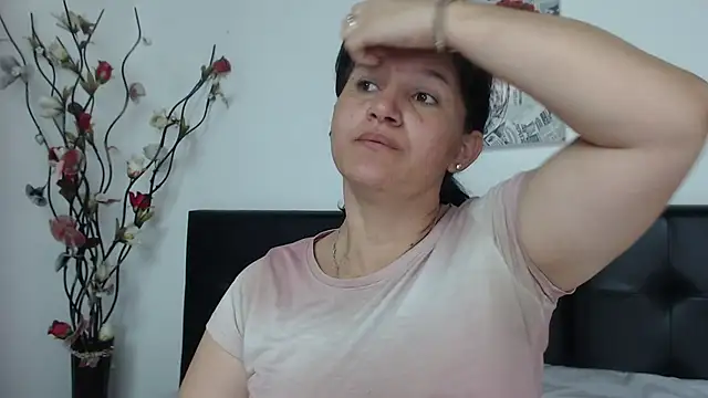 Snapshot of Angelinna_Milf chatting on December 21, 2024, 7:06 pm Angelinna Milf online show from December 21, 2024, 7:06 pm