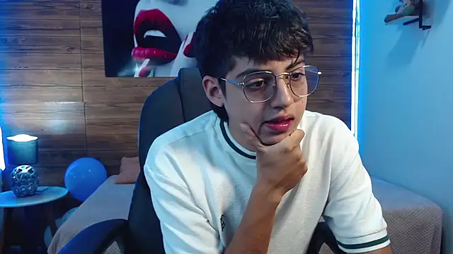 jhoellx online show from October 15, 2025, 7:47 pm