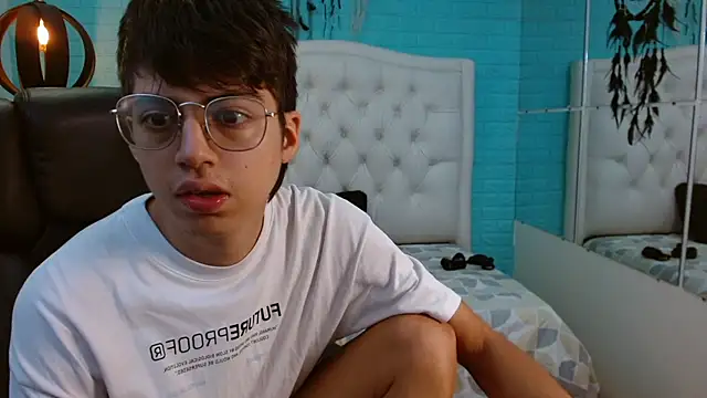 jhoellx online show from October 19, 2025, 1:01 pm