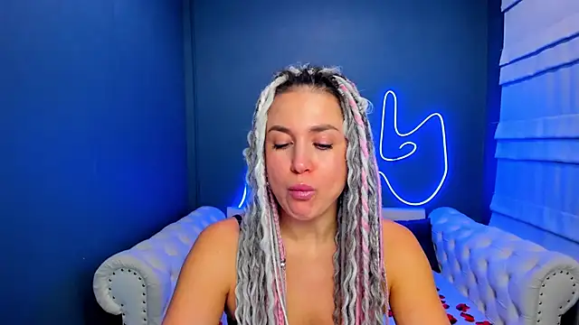 rock n roxy online show from December 1, 2025, 1:32 am