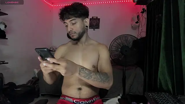 Snapshot of maxximus_100 chatting on April 1, 2026, 3:29 am maxximus 100 online show from April 1, 2026, 3:29 am