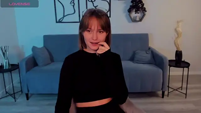 BritnieCute online show from October 16, 2025, 5:08 am