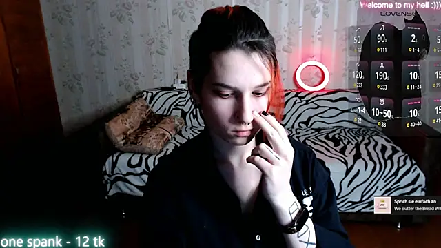 Snapshot of Miya_Wey_ chatting on February 4, 2025, 6:49 pm Miya Wey online show from February 4, 2025, 6:49 pm