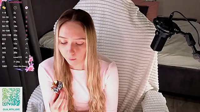 HollisBeckett online show from February 14, 2026, 1:13 am