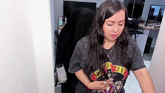 Kimkalifa  online show from April 10, 2026, 12:32 pm