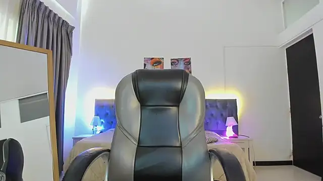 Snapshot of Tamy_edwards chatting on October 21, 2025, 7:58 pm Tamy edwards online show from October 21, 2025, 7:58 pm