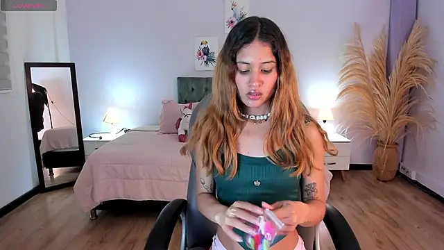 Snapshot of Tamy_edwards chatting on November 19, 2025, 7:47 pm Tamy edwards online show from November 19, 2025, 7:47 pm