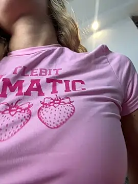 cuteluci  online show from March 11, 2026, 11:16 am