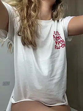 cuteluci  online show from April 15, 2026, 1:07 pm