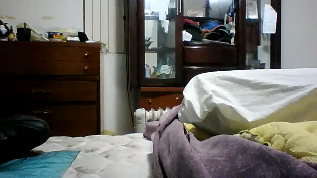 Snapshot of Emilylyn2501 chatting on December 21, 2024, 8:43 pm Emilylyn2501 online show from December 21, 2024, 8:43 pm