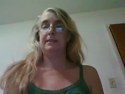Snapshot of Emilylyn2501 chatting on January 13, 2025, 6:38 pm Emilylyn2501 online show from January 13, 2025, 6:38 pm