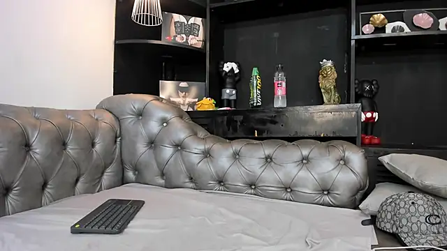 HeellBoy  online show from November 19, 2025, 4:23 am