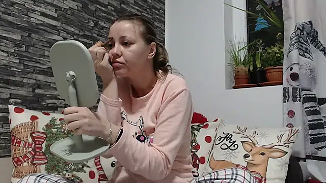 Snapshot of SweetMaddy888 chatting on December 27, 2024, 4:15 am SweetMaddy888 online show from December 27, 2024, 4:15 am