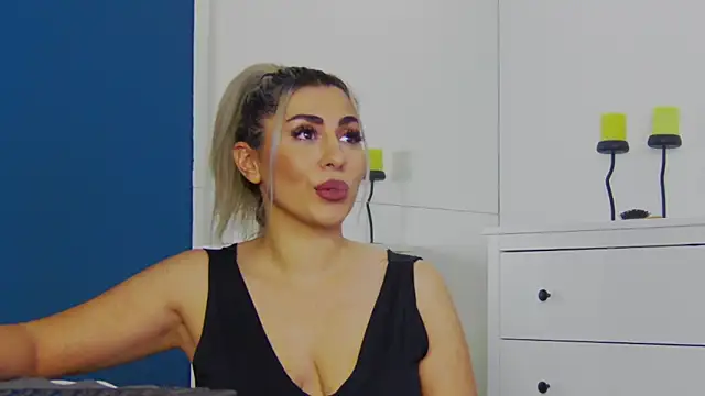 CelineMeyerr online show from October 17, 2025, 5:32 am