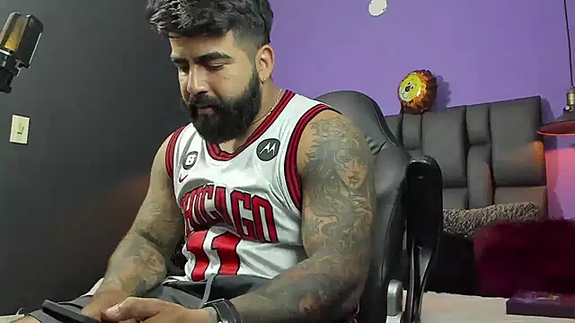 Snapshot of Lyon_vach chatting on January 5, 2026, 9:18 pm Lyon vach online show from January 5, 2026, 9:18 pm