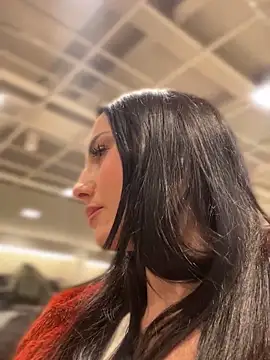 Snapshot of Roxana-Sexy chatting on December 6, 2024, 6:37 am Roxana-Sexy online show from December 6, 2024, 6:37 am