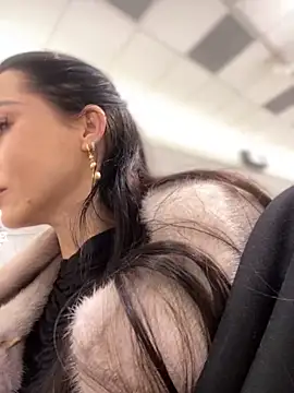 Snapshot of Roxana-Sexy chatting on December 18, 2024, 5:48 am Roxana-Sexy online show from December 18, 2024, 5:48 am