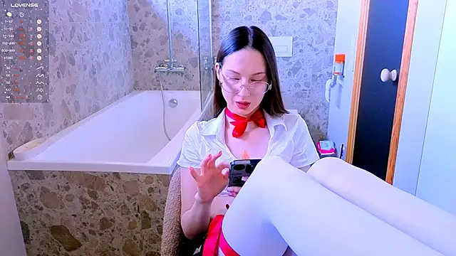 Snapshot of dorafisher01 chatting on October 19, 2025, 9:32 am dorafisher01 online show from October 19, 2025, 9:32 am