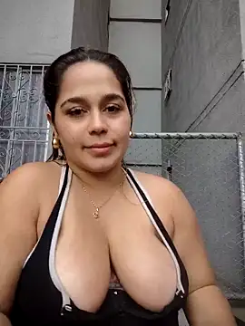 LaurenWelly  online show from February 20, 2026, 9:04 pm