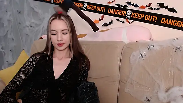 AmbrielHailey online show from November 1, 2025, 10:28 am