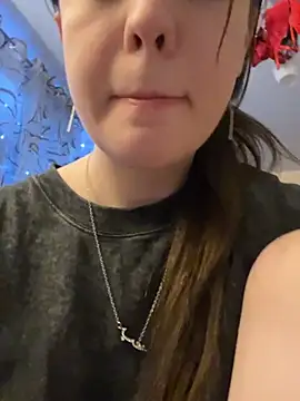 Snapshot of Lynn_Eleanor chatting on April 7, 2026, 6:19 pm Lynn Eleanor online show from April 7, 2026, 6:19 pm