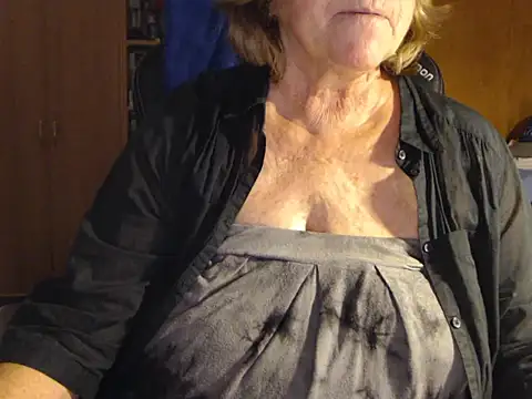 Snapshot of _sunshine__ chatting on January 17, 2026, 4:33 pm sunshine online show from January 17, 2026, 4:33 pm