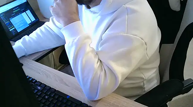 Snapshot of zebymasry chatting on December 30, 2024, 5:26 am zebymasry online show from December 30, 2024, 5:26 am