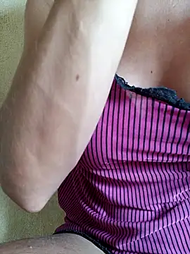 Oliviaconstantino online show from March 28, 2026, 4:28 pm