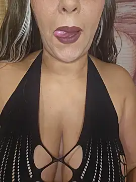 Snapshot of Foxlady2271 chatting on December 14, 2024, 11:56 pm Foxlady2271 online show from December 14, 2024, 11:56 pm