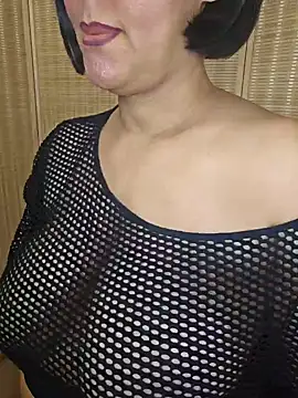 Snapshot of Foxlady2271 chatting on December 19, 2024, 10:32 pm Foxlady2271 online show from December 19, 2024, 10:32 pm