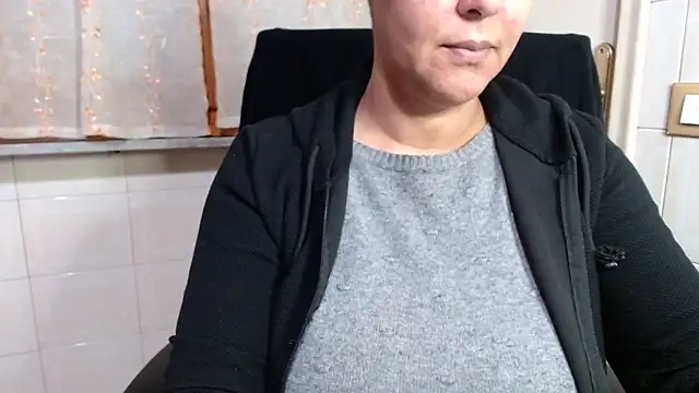 Snapshot of Foxlady2271 chatting on March 25, 2026, 6:19 am Foxlady2271 online show from March 25, 2026, 6:19 am