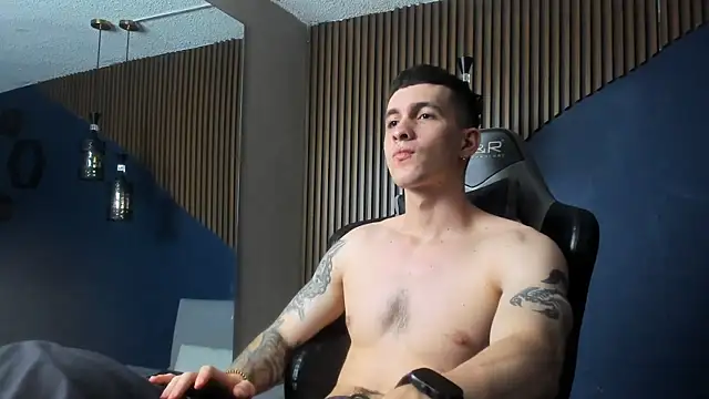 JacksonOlsenn online show from January 15, 2025, 3:18 pm