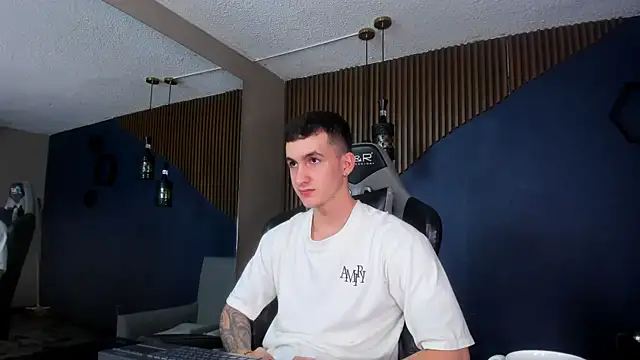 JacksonOlsenn online show from January 16, 2025, 3:02 pm