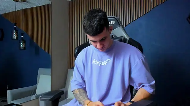 JacksonOlsenn online show from January 19, 2025, 7:47 pm