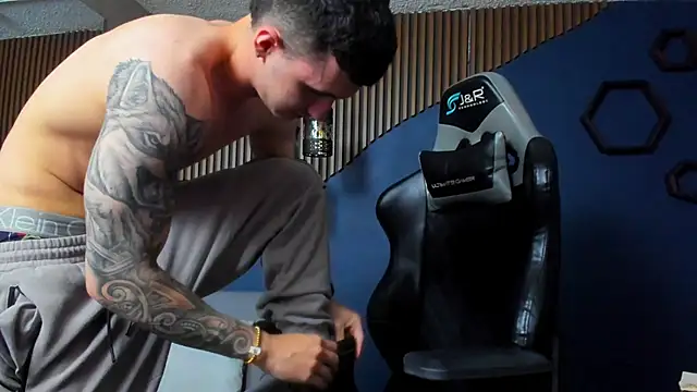 JacksonOlsenn online show from January 20, 2025, 1:50 am