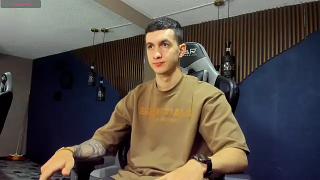 JacksonOlsenn online show from January 23, 2025, 11:58 am