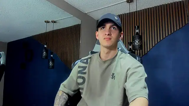 JacksonOlsenn online show from January 24, 2025, 6:04 pm