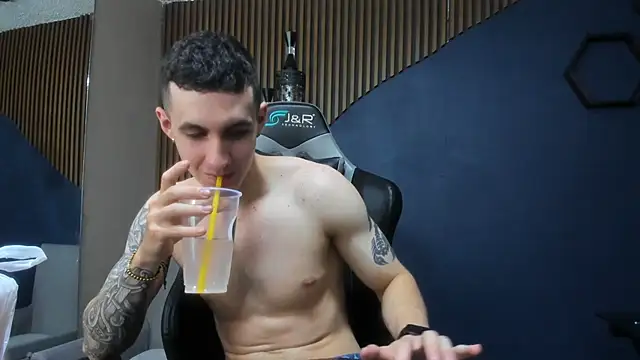 JacksonOlsenn online show from February 2, 2025, 3:49 pm