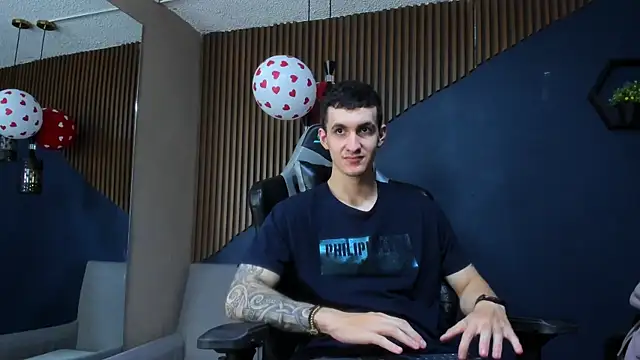 JacksonOlsenn online show from February 17, 2025, 6:26 pm