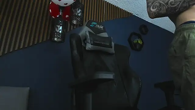 JacksonOlsenn online show from February 21, 2025, 6:15 pm