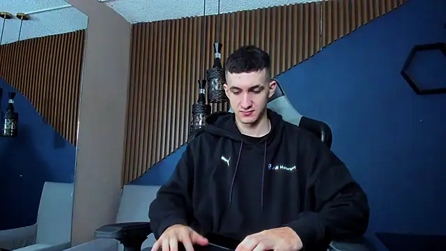 JacksonOlsenn online show from March 6, 2025, 11:58 am