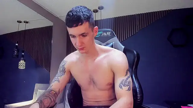 JacksonOlsenn online show from March 18, 2025, 7:42 pm