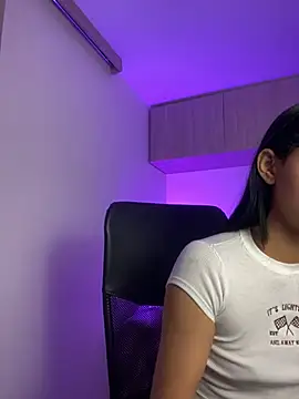 maddy bronw  online show from December 6, 2024, 4:03 am