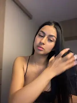 maddy bronw  online show from December 28, 2024, 1:18 am