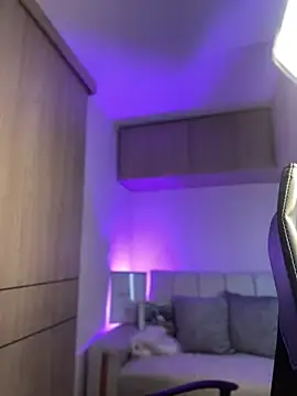 maddy bronw  online show from January 11, 2025, 9:04 pm