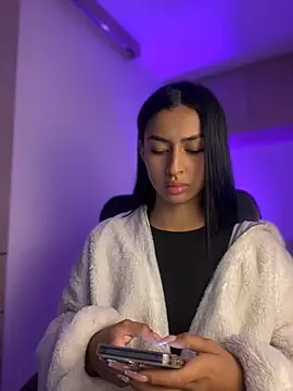 maddy bronw  online show from January 21, 2025, 3:04 am