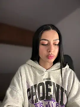 maddy bronw  online show from February 18, 2025, 12:04 am