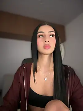 maddy bronw  online show from February 19, 2025, 11:36 pm