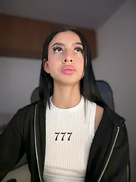 maddy bronw  online show from March 8, 2025, 4:23 am